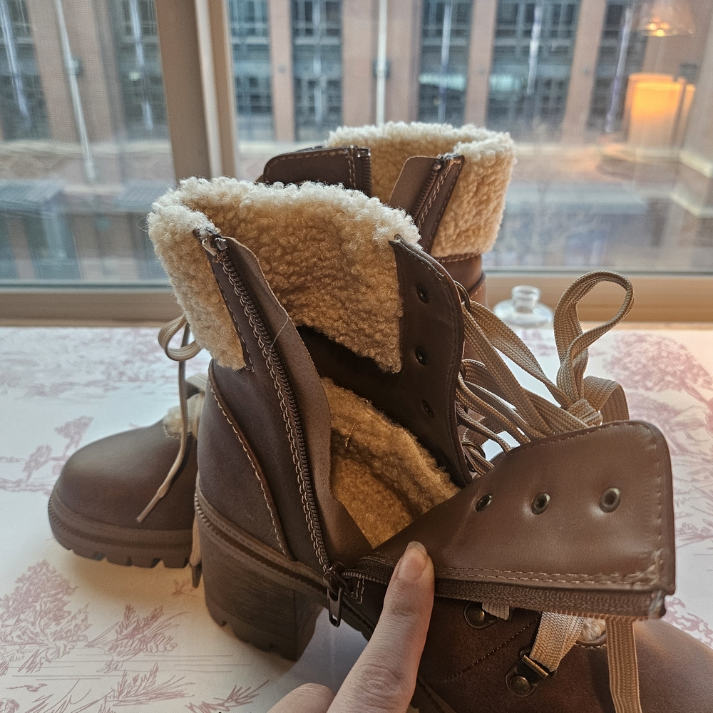 Cozy Brown Lace-Up Boots with Cream Trim - Picture 3 of 4